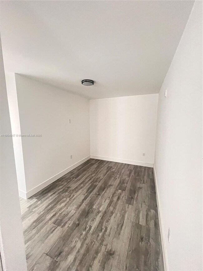 Foto del edificio - 3417 NW 22nd Ave