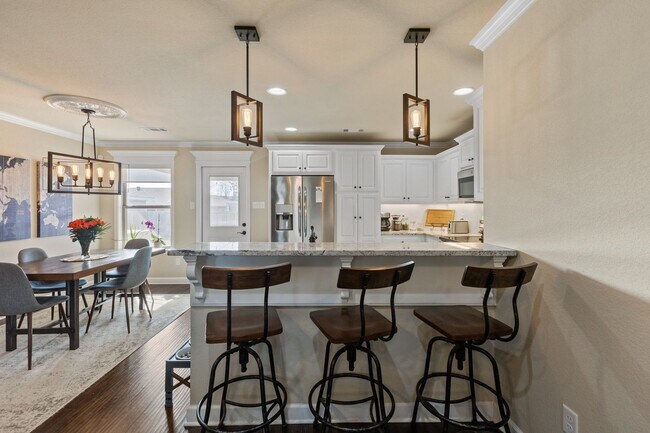 Foto del edificio - Fully Furnished Crashpad in Austin, AR