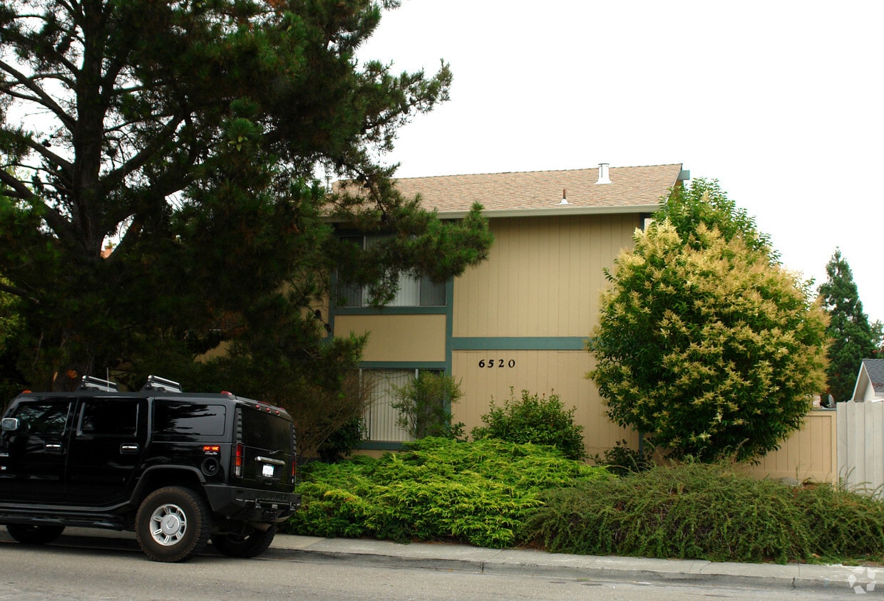 Primary Photo - 6520 Country Club
