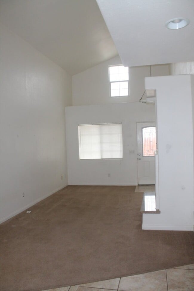 Building Photo - 2BD/2BTH TOWNHOUSE CALIFORNIA CITY