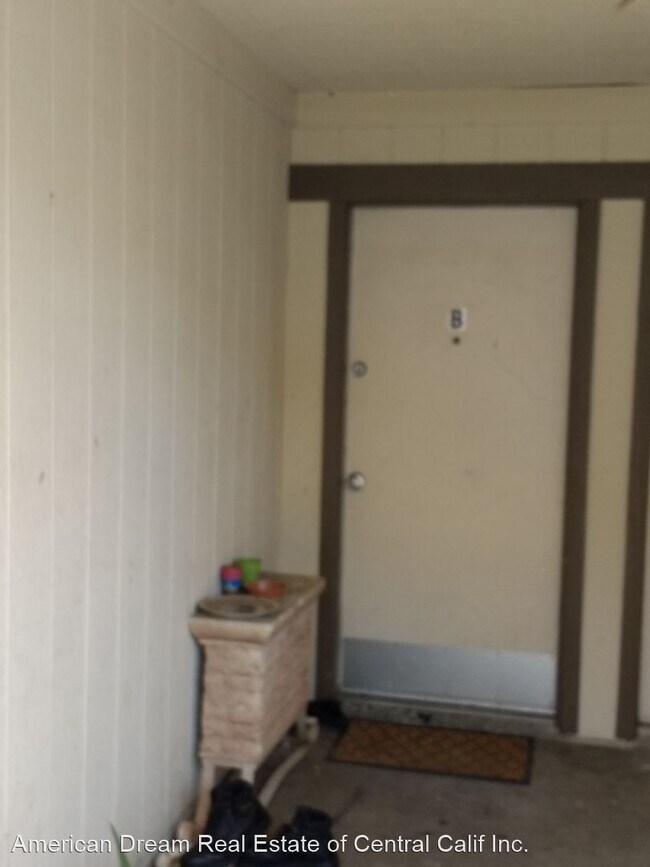 Building Photo - 2 br, 1 bath House - 116 W. Elm St. #B