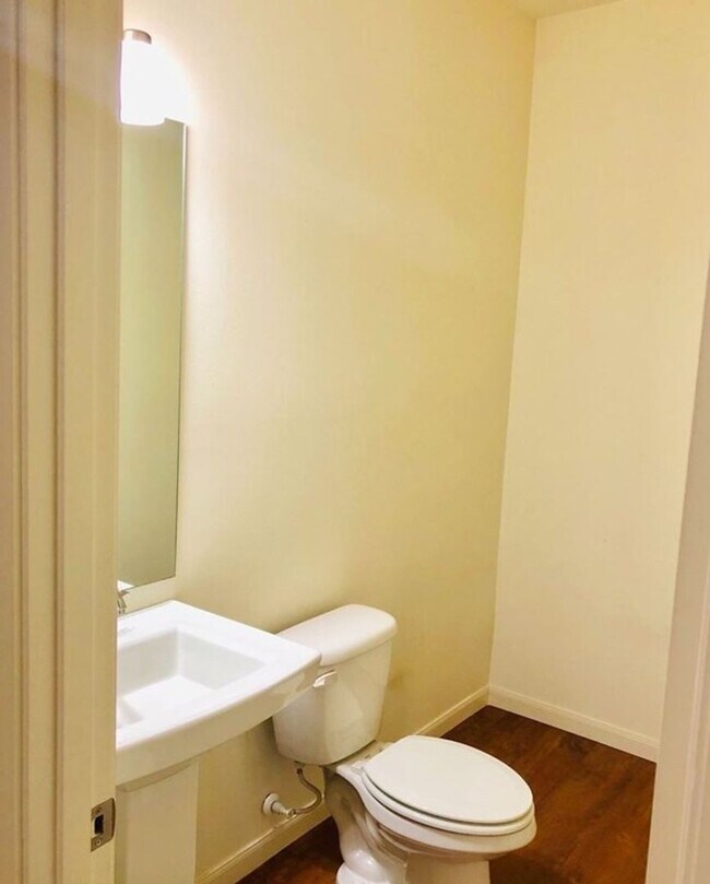 Foto del edificio - Gorgeous Home with 3 Bed and 2.5 Bath in B...