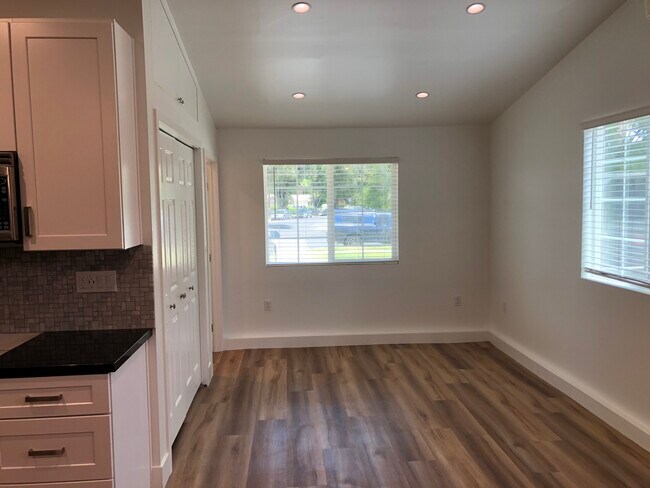 Foto del edificio - 7539 Royer Ave