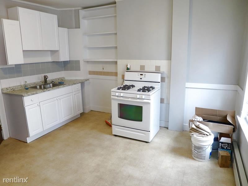 Primary Photo - 1 br, 1 bath Apartment - 17 Bristol St