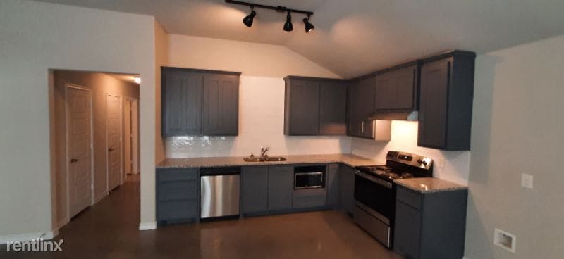Primary Photo - 3 br, 2 bath Townhome - 111 Lollipop Lane