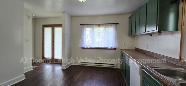 Building Photo - 61 E Goepp St
