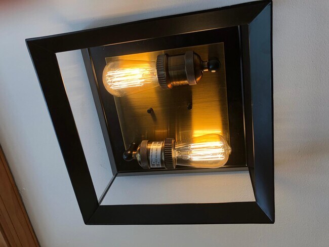 Foto del edificio - 185 1/2 Home St