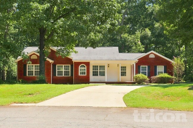 Building Photo - 162 Robbens Dr