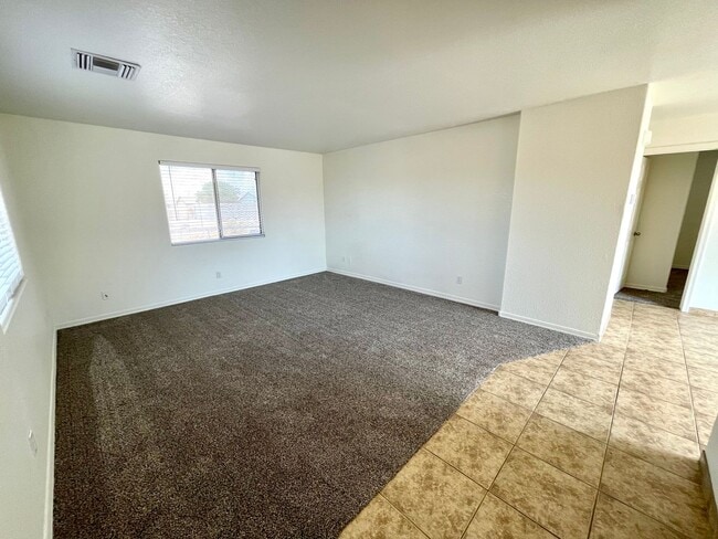 Building Photo - Nice 2 Bedroom 1 Bath Home!