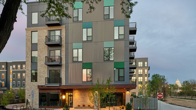 Building Photo - Irwin