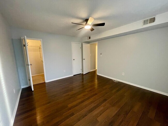 Foto del edificio - 9397 London Tower Ct