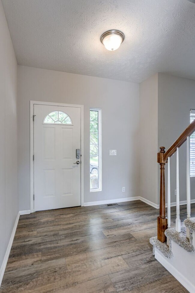 Foto del edificio - 4-Bedroom Walkout with 3,000+ Sq Ft of Liv...