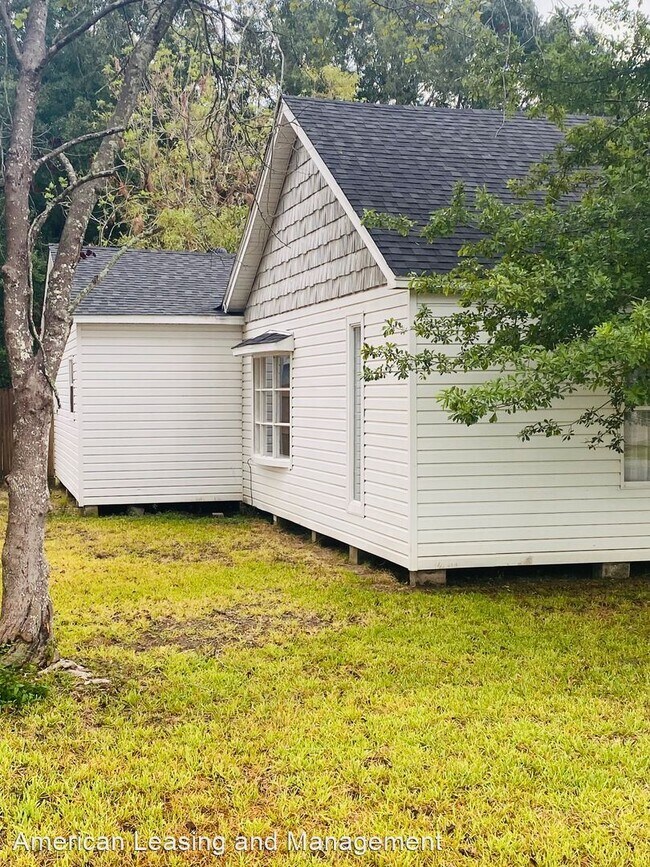 Foto del edificio - 3 br, 1.5 bath House - 115 6th Ave