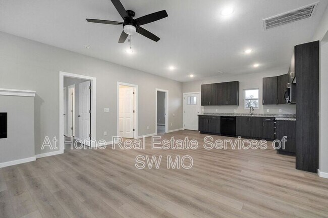 Foto del edificio - 4901 W Minota St
