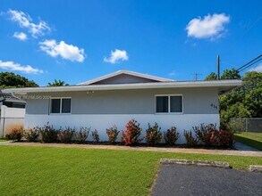 Building Photo - 415 SW 16th Ct