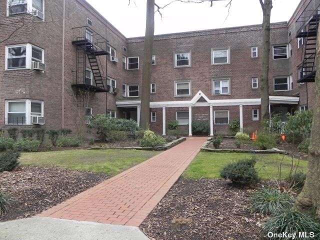 Primary Photo - 80 Knightsbridge Rd