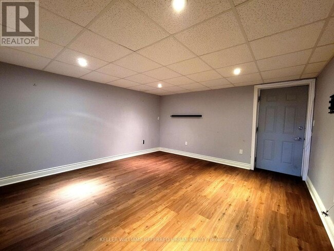 Photo du bâtiment - 287 Kingswood Rd