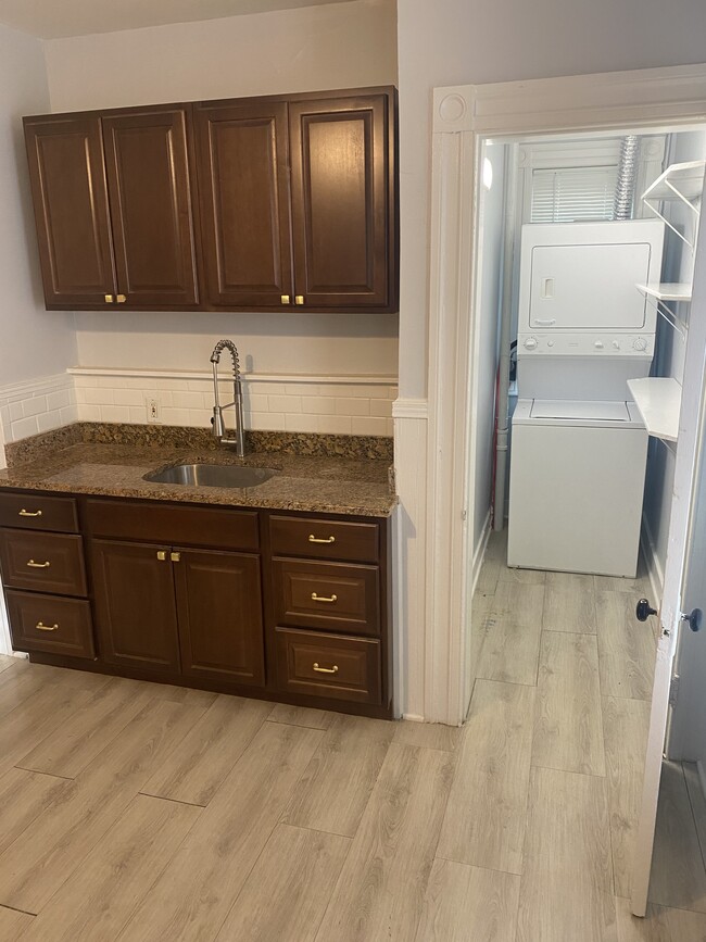 kitchen with laundry room - 71 Worth St