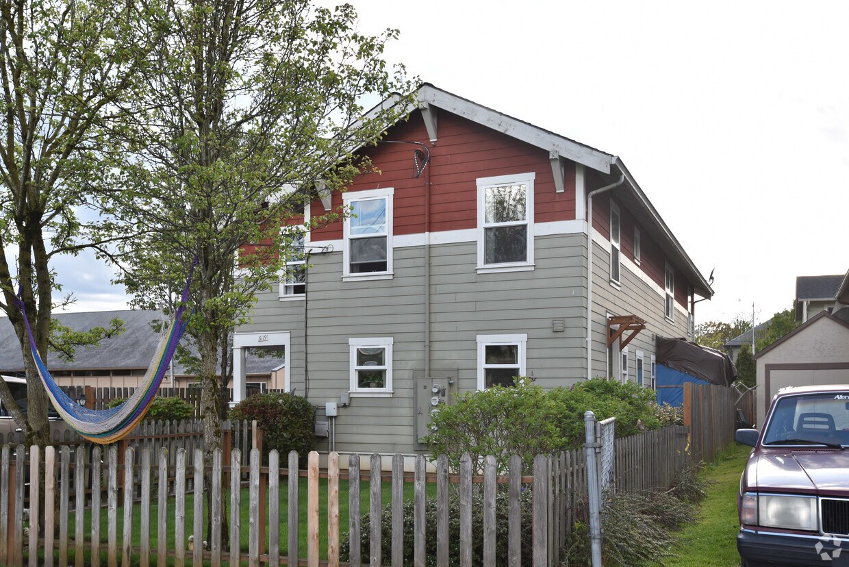 Foto principal - 93rd Avenue Commons