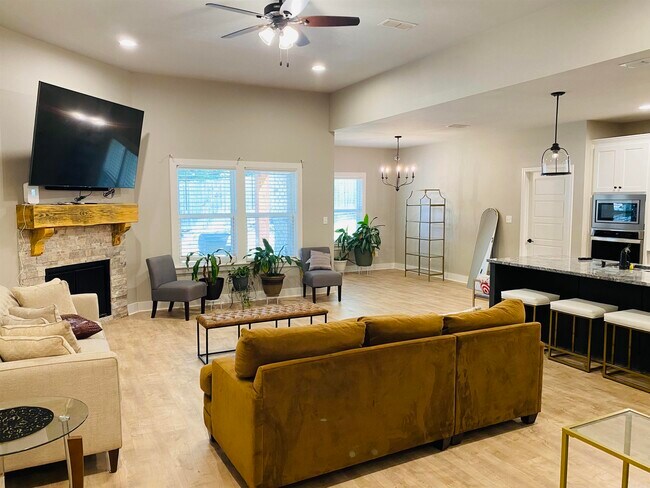 Foto del edificio - 5104 Peace Ln