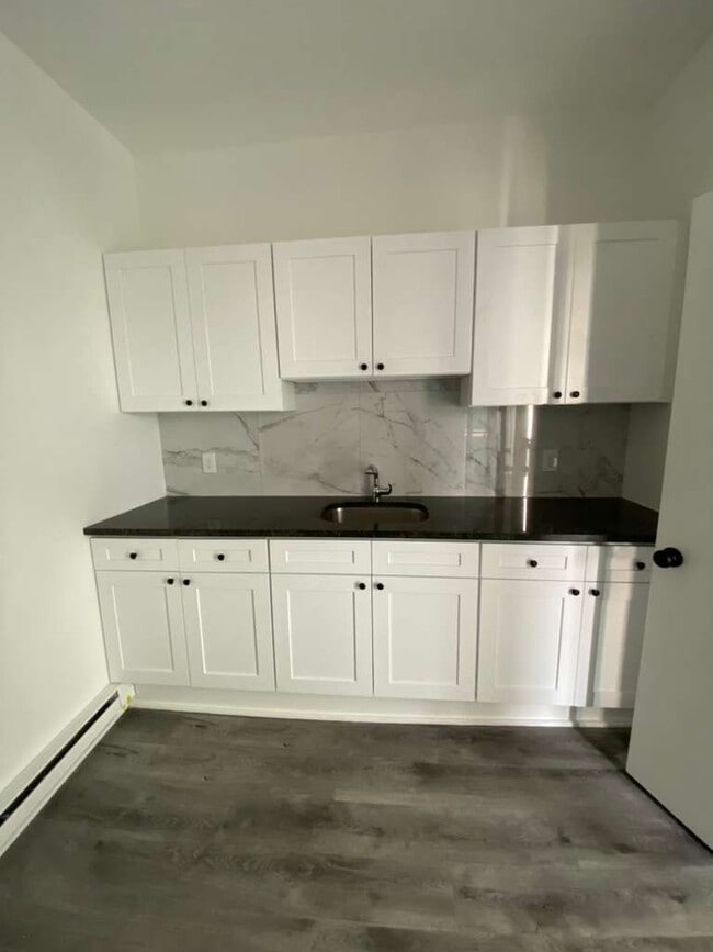 Building Photo - 25 Riverview Pl