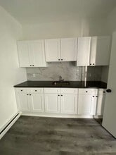 Building Photo - 25 Riverview Pl