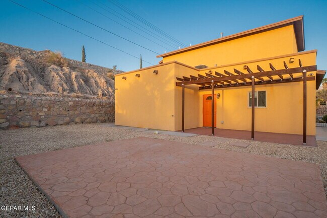 Building Photo - 7321 Mission Viejo Dr