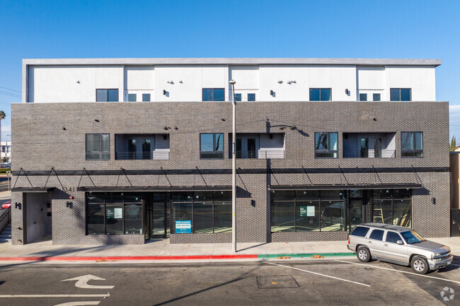 Building Photo - 1341 W Gardena Blvd