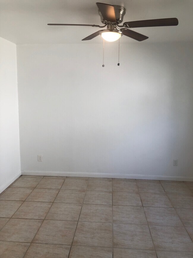 1290 Highlands Dr Unit 2, Naples, FL 34103 Room for Rent in Naples