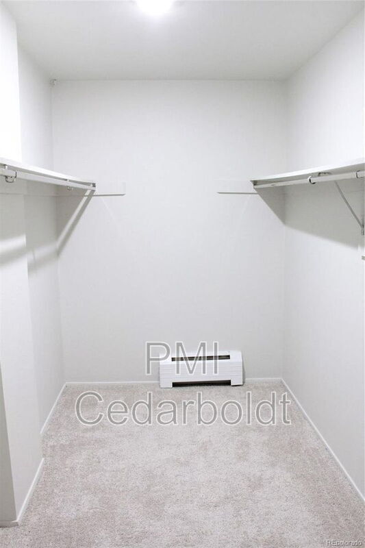 Foto del edificio - 7050 W Cedar Ave