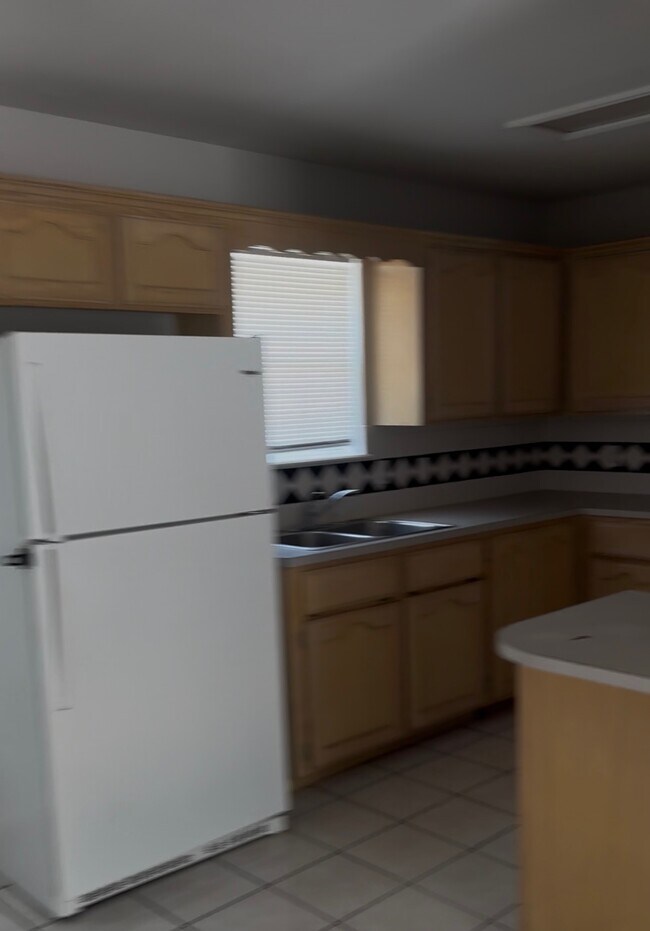 Building Photo - 1105 Lexington Cir