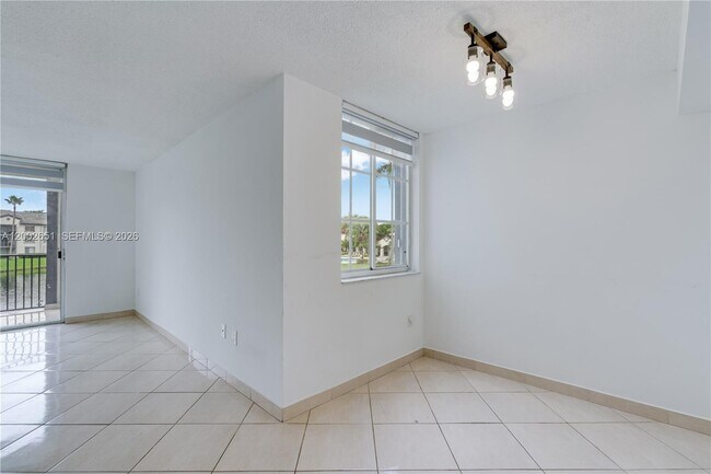 Foto del edificio - 4350 NW 107th Ave