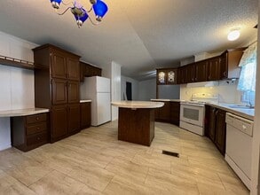 Building Photo - 1405 Harper Dr