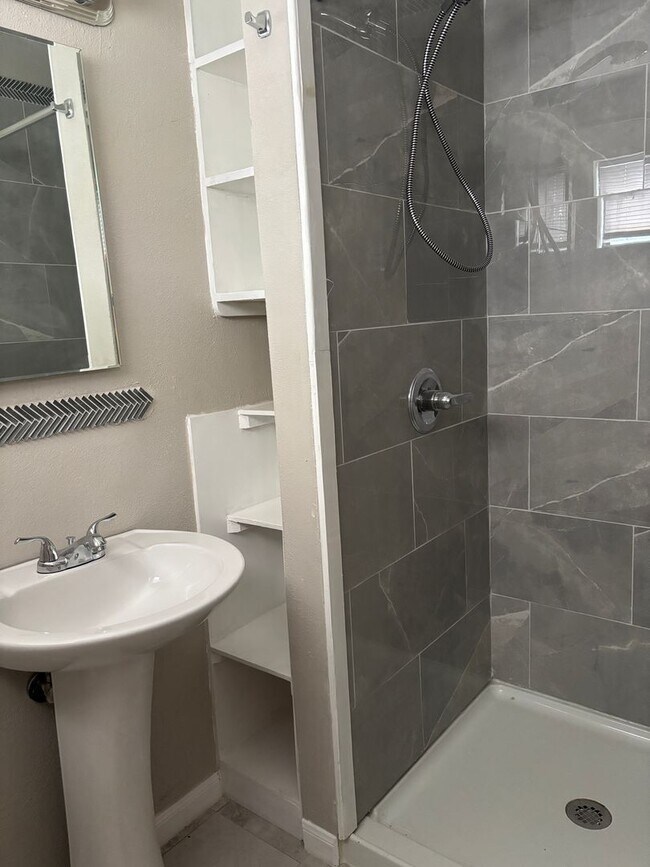 Foto del edificio - 4/2 on Washington St in Sherman!