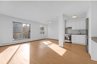 Building Photo - 145 York St