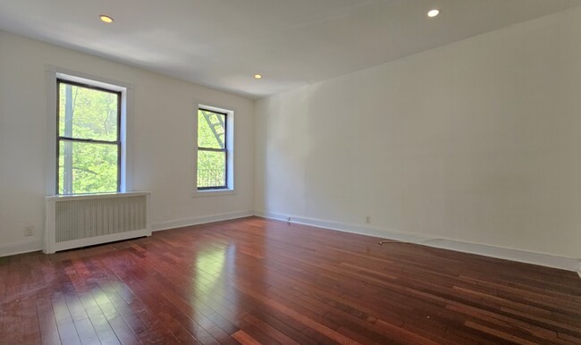 Building Photo - 20 Magaw Pl