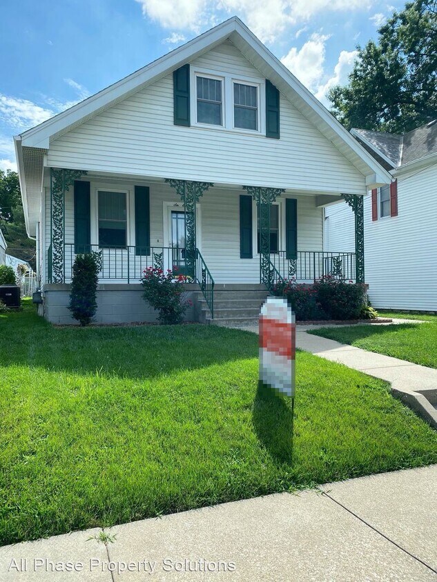 2 br, 2 bath House 611 South 18th St. House Rental in Quincy, IL