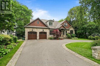 Building Photo - 190 Maplewood Rd