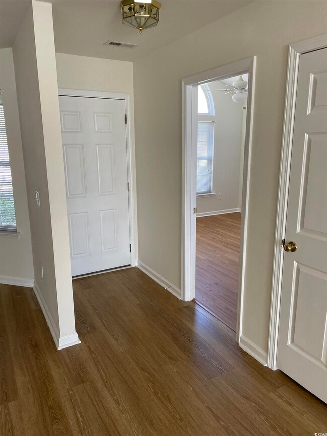 Foto del edificio - 204 Bittersweet Ln