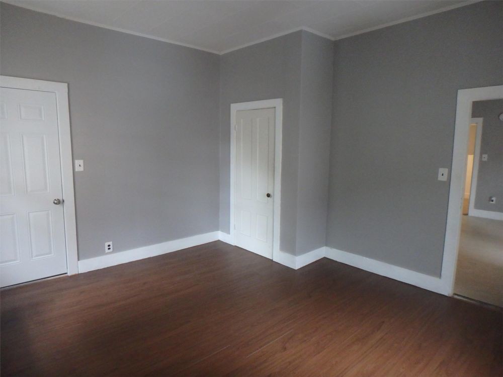 Primary Photo - 36 College st - 2