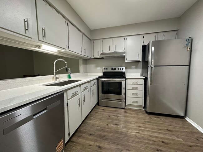 Foto del edificio - 255 E Court of Shorewood