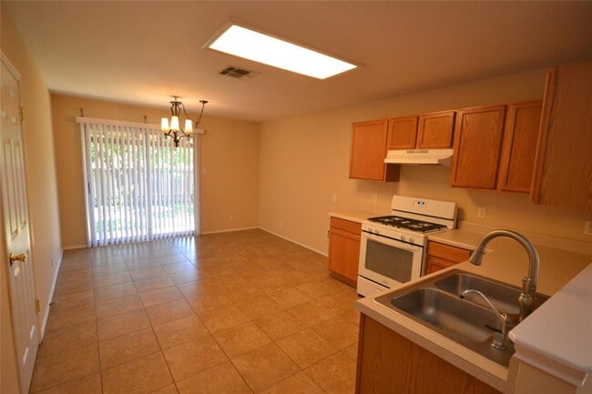 Building Photo - 200 Lombard Dr