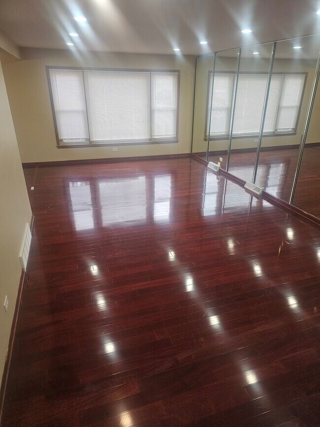 Foto del edificio - 16674 Thornton Ave