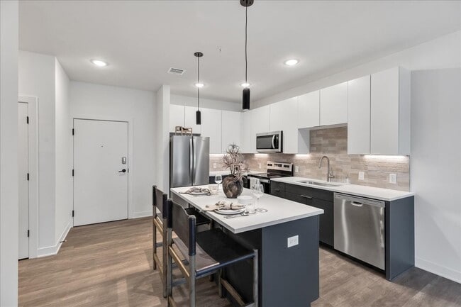 Building Photo - Leawood Village Apartments