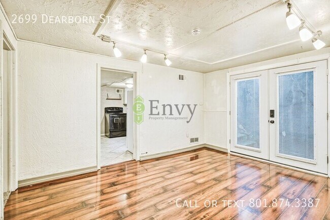 Foto del edificio - 2699 Dearborn St