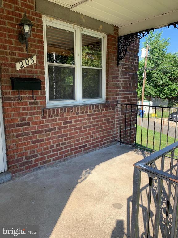 Building Photo - 205 Evans Ln