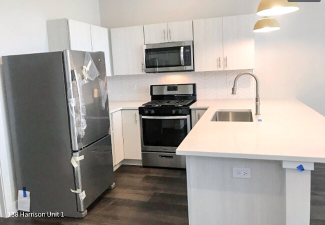 stainless steel appliances - 138 Harrison St
