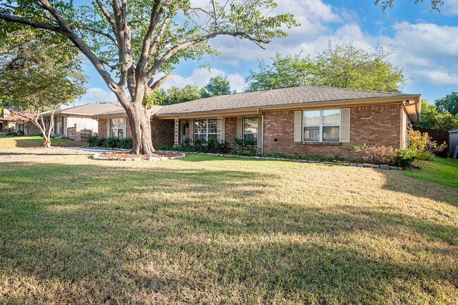 Photo - 1916 Westridge Dr House