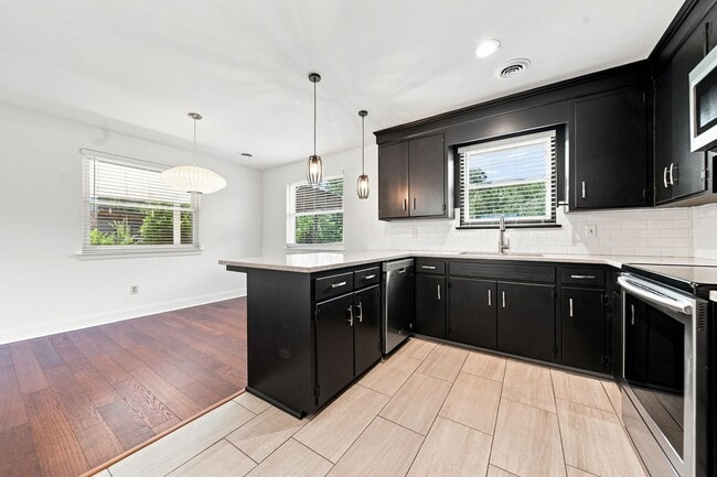 Building Photo - 4029 6th St Dr NW
