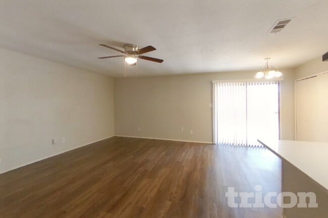 Foto del edificio - 10022 Deer Hollow Dr